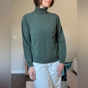 Belford Vintage Cashmere Turtleneck Sweater in Forest Green
